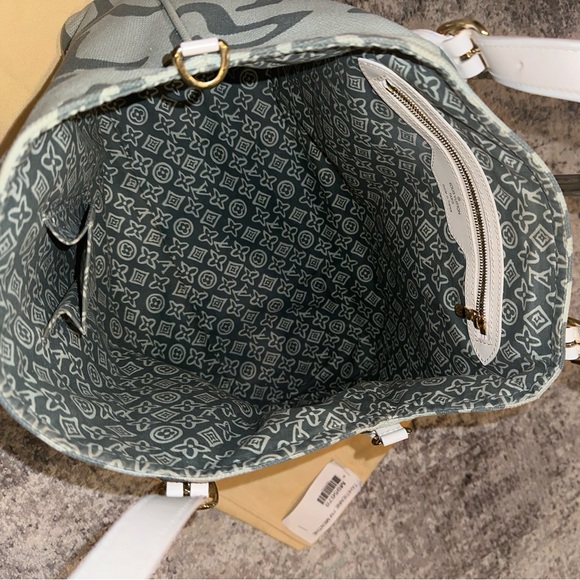 Preowned Louis Vuitton Tahitienne Limited Edition Tote - Picture 5 of 15